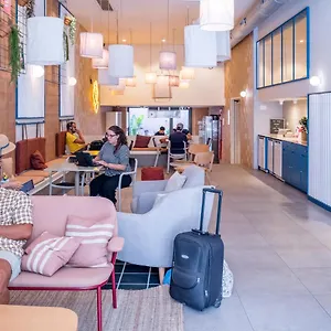 Hostel Latroupe Poblenou Barcelona